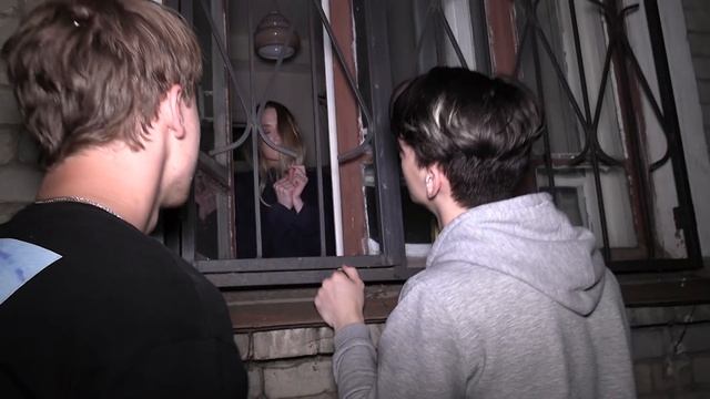 Психушка- ПОДАРИЛ подарки БУЙНОЙ ПАЦИЕНТКЕ смотреть онлайн