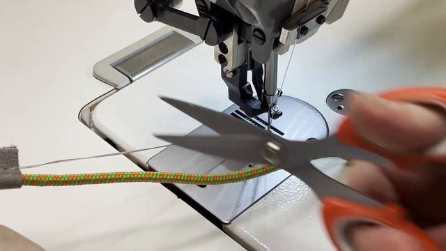 Швейные лапки для канта, молнии и отстрочки Sewing feet for edging, zippers смотреть онлайн