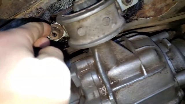 Техничка. Замена опоры карданного вала и ремонт 5ой передачи, устранение течи из клапанной крышки смотреть онлайн