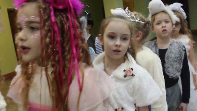 Жодино. Школа №4. 1ч.(20). 27 декабря 2016г. Новогодний утренник! В фойе. Беларусь. смотреть онлайн