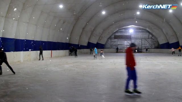 В Керчи снова открылся каток (Керчь) смотреть онлайн