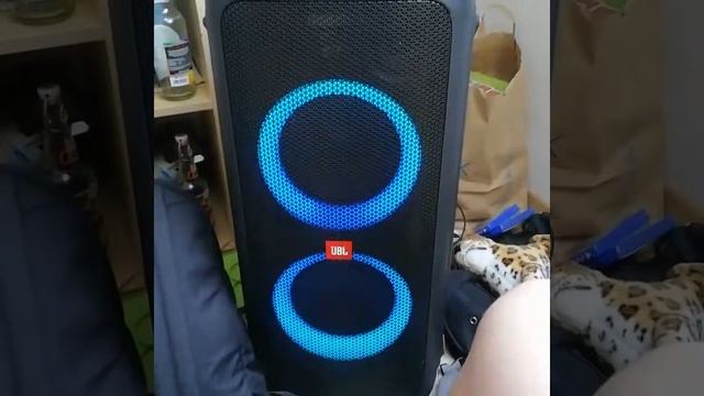 Jbl party box 300 bass test смотреть онлайн