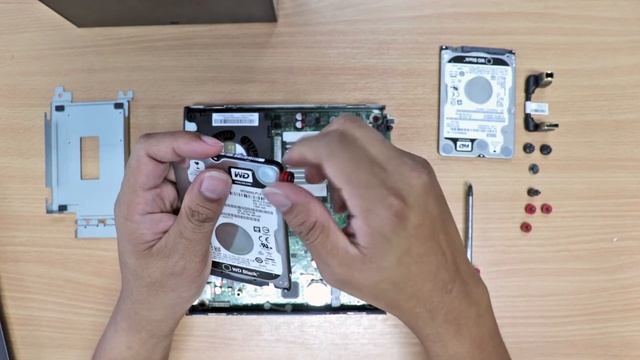 การเปลี่ยนฮาร์ดดิส Lenovo Thinkcentre M600 смотреть онлайн
