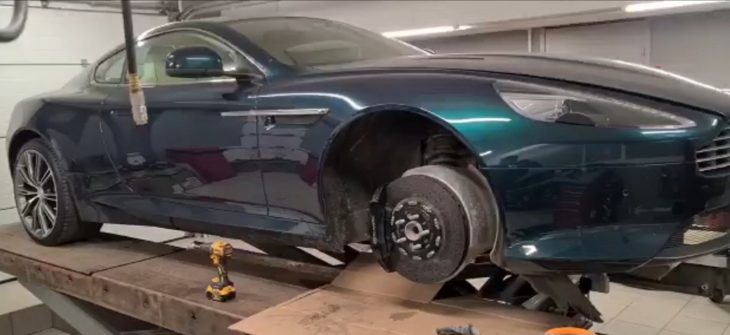 Ремонтируем Астон Мартин, все очень не просто! смотреть онлайн