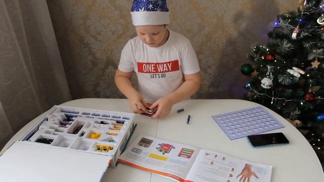 Знаток.Распаковка и сборка Электронного конструктора Знаток Супер Измеритель. смотреть онлайн