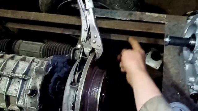 Идея установки двигателя и сцепления на самодельный мини трактор смотреть онлайн