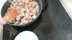 Готовлю так очень часто! Мясо тушёное  с шампиньонами и сладким перцем!