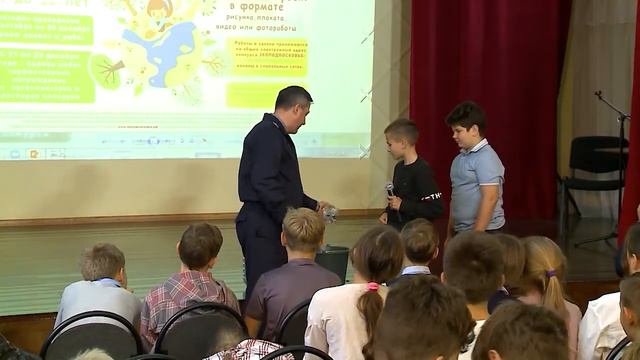 (12+) В школе «Классика-М» прошел экологический урок - «Час природы»