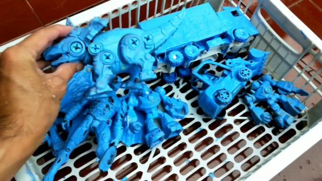 Cleaning Muddy Car Toys Batman, Rescue Bots, Transformers, Dinosaur, Animals, Dump Truck, Loader смотреть онлайн