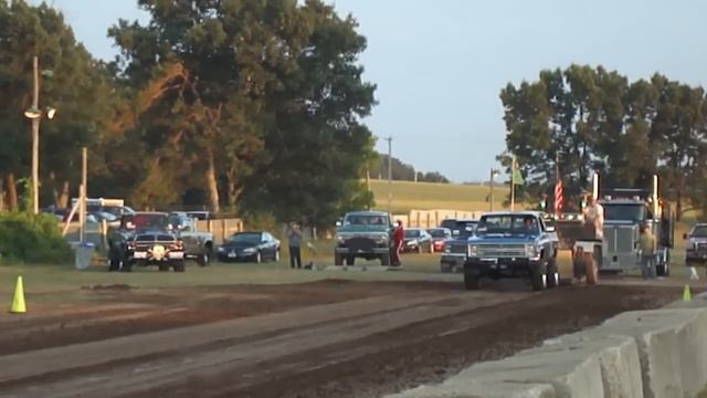 John Shultis @ Amherst Truck Pull 7-19-12 смотреть онлайн