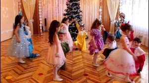 Танец принцев и принцесс. ДОУ №8 "Малыш" г.Шахтерск, Украина