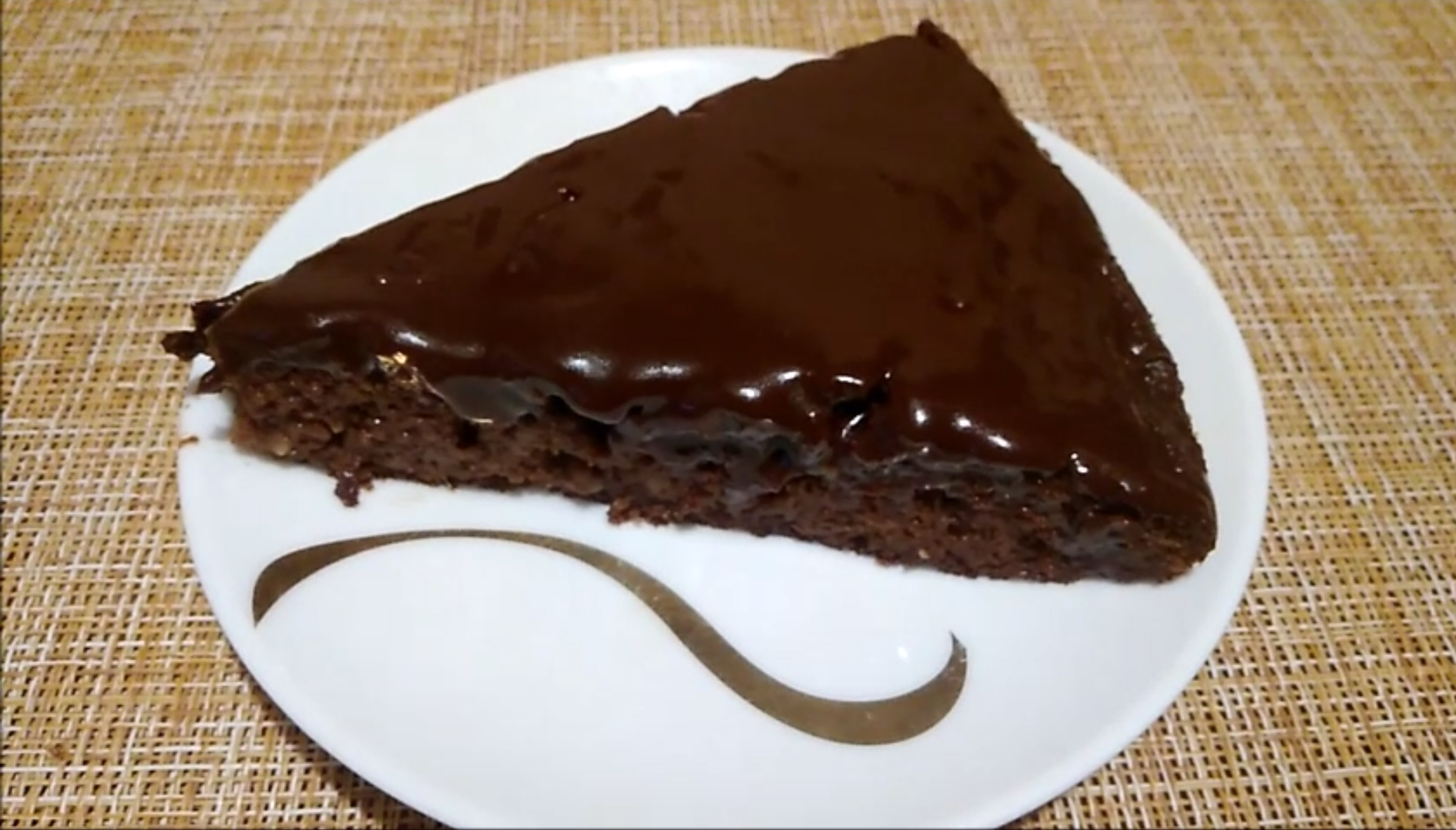 Банановый брауни с изюмом и грецкими орехами.mp4 смотреть онлайн