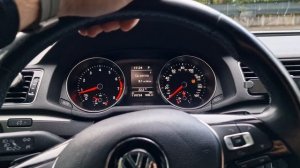 Как убрать желтый восклицательный знак на панели приборов Фольксваген (Volkswagen)?