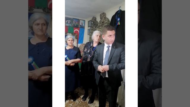 Elvin Mahmudzadə Oğuz rayonuna səfər etdi və şəhid Fezullayev Beyrəyin evində oldu. смотреть онлайн