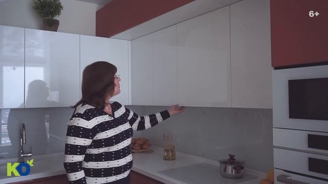 Дизайн яркой кухни: сочетание белого и кораллового цвета в кухонном интерьере смотреть онлайн