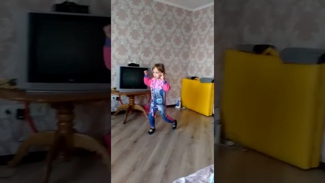 Украина мае талант. Супер танец)) крутая девчонка. смотреть онлайн