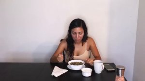 Иностранцы пробуют русскую еду. Что американцы точно не станут есть?