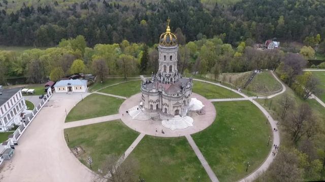 Усадьба Дубровицы, Знаменская церковь, аэросъёмка.mp4