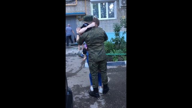 Дождалась из армии парня! Сделал сюрприз любимой)) смотреть онлайн