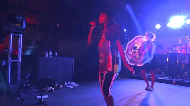 santigold "disparate youth" w/ vitaminwater + FADER смотреть онлайн