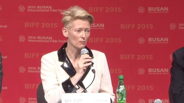 Tilda Swinton at Busan film fest for 'A Bigger Splash' смотреть онлайн