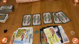 Какая я в его глазах? Как он ко мне относится? Онлайн таро расклад.