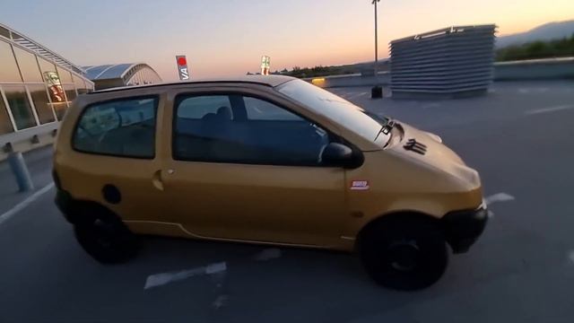 Renault Twingo 1.2i (1999.) | 699€ смотреть онлайн