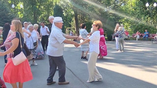 А ЛЕТО ЦВЕТА СЧАСТЬЯ! ТАНЦЫ ХАРЬКОВ УКРАИНА ИЮЛЬ 2023 смотреть онлайн