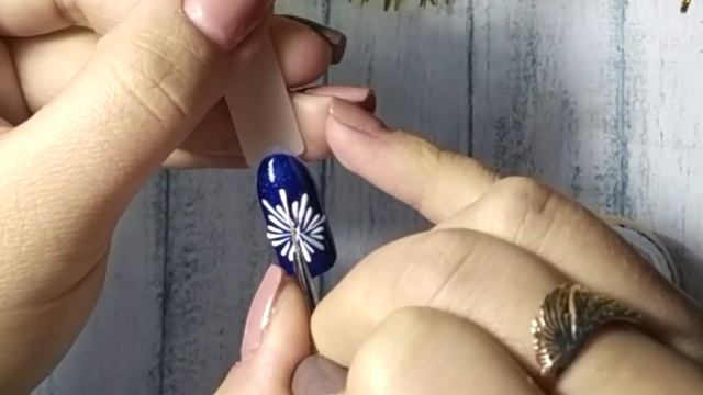 Простой Дизайн Снежинки на Ногтях . (Зимний Маникюр 2019) смотреть онлайн