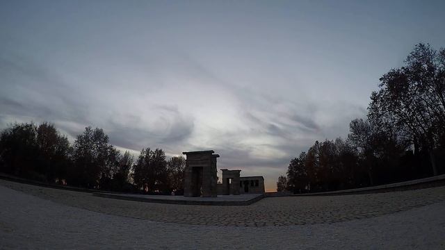 Timelapse over Templo de Debod in Madrid смотреть онлайн