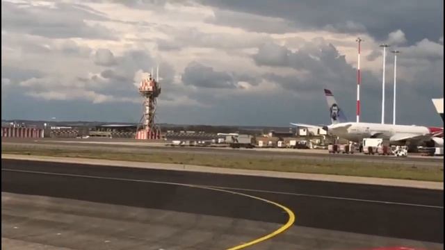 Прибытие в аэропорт Фьюмичино в Риме. Деловая авиация смотреть онлайн