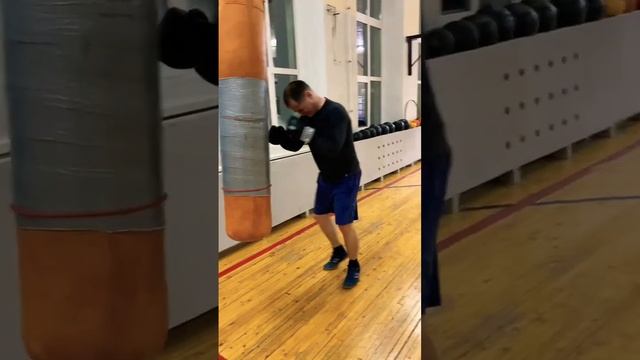 Силовая выносливость.Конец тренировки,последний раунд. #бокс #boxing #сфп #снаряды #тренировка смотреть онлайн