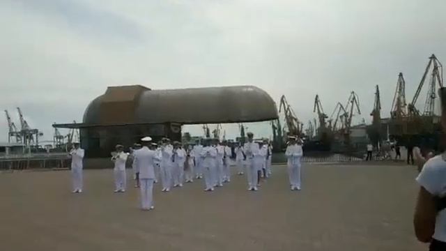 Оркестр ВМС ВС Украины на Морвокзале в Одессе смотреть онлайн