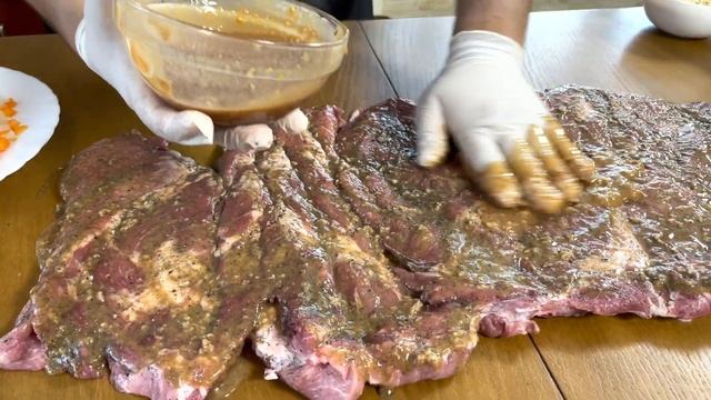 Сочный РУЛЕТ из СВИНИНЫ. РУЛЕТ из СВИНИНЫ в ВИНЕ ENG SUB «Моё Мнение» #свинина #рулет #рецепт #еда смотреть онлайн