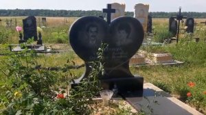 Уборка на кладбище , у самого родного человека/ Жизнь в деревне.
