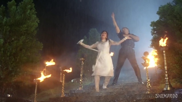 Bheegi-Hoon-Main-Bauchhar-Se---Govinda---Juhi-Chawla---Karz-Chukana-Hai---Bollywood-Songs