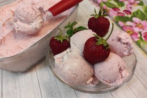 Домашнее клубничное мороженое