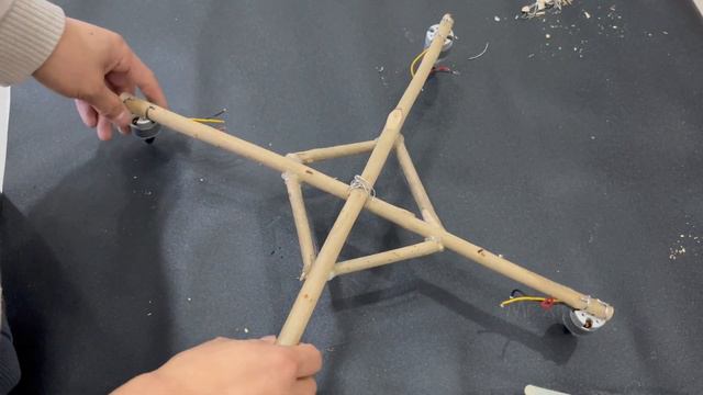 Made drone with tree wood stick, Simple and rough, can it really fly into the sky? смотреть онлайн