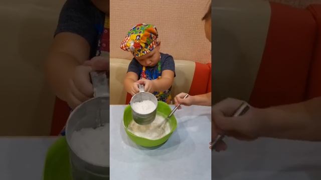 Поваренок Тимофей#готовят дети#чайныйпирог смотреть онлайн