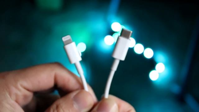 Lightning Vs USB-C! (Comparison) (Review) смотреть онлайн