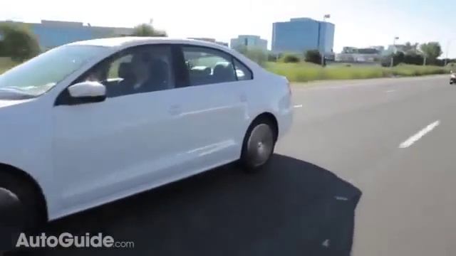 2014 Chevrolet Cruze Clean Diesel vs. 2013 Volkswagen Jetta TDI. смотреть онлайн