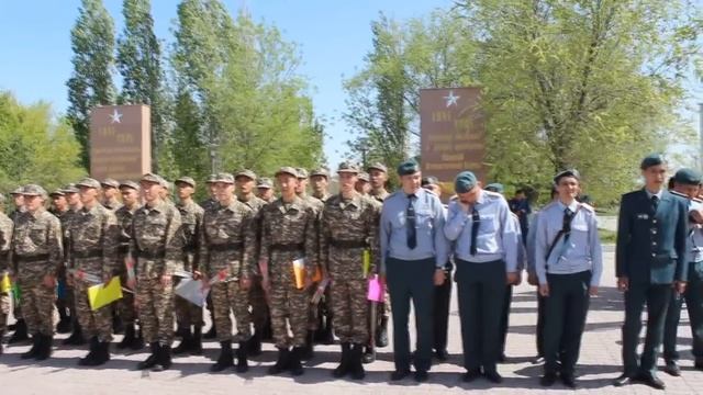 Призывников торжественно проводили в армию. г. Атырау 3 мая 2017 г. смотреть онлайн