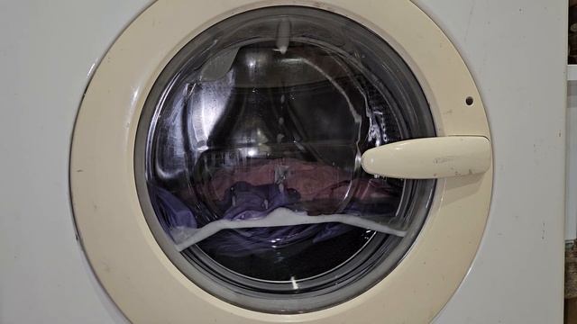 Washing thin shirts in a secret mode on an Electrolux washing machine смотреть онлайн