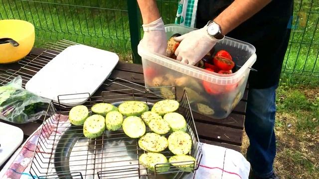 ПЛОВ, шашлыки, овощи на мангале ♨ Пикник у реки ✎ Из дневника КУХНИ ГУРМАНА смотреть онлайн