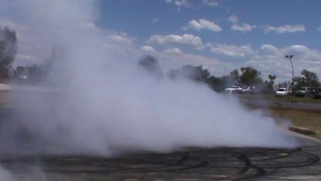 14 Ford Falcon Ute Burnout At Tamworth Christmas Skids 14 12 2013 смотреть онлайн