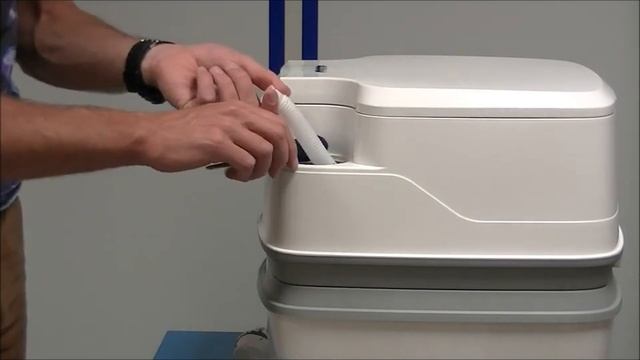 Jak wymienić pompkę mieszkową Porta Potti w toalecie Thetford? смотреть онлайн