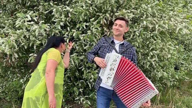 Поют мама с сыном! / Цветёт черёмуха к похолоданию смотреть онлайн