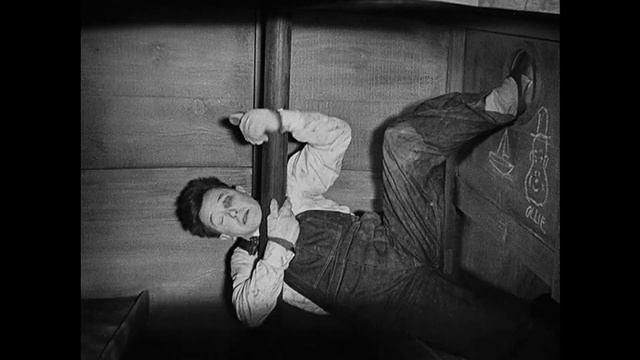 Laurel and Hardy / 1927 - 1950 / Electric Light Orchestra “Don’t Bring Me Down” смотреть онлайн