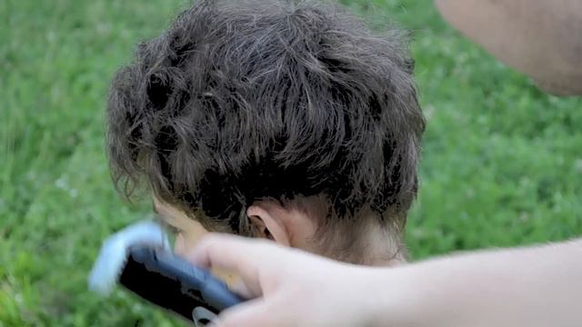 Жесть! Чувака побрили налисо в парку! ШОК! 18+ | Падон смотреть онлайн
