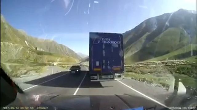 Забавные заторы на дорогах Грузии смотреть онлайн